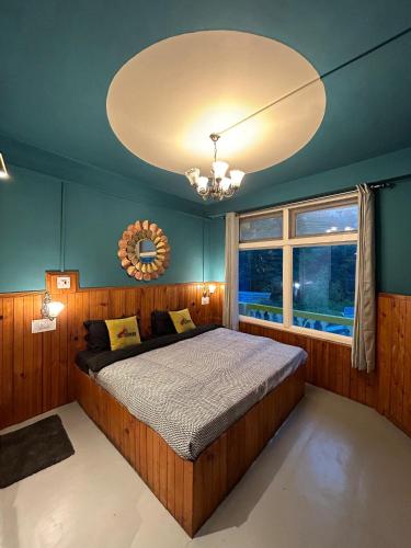 whoopers hostel jibhi