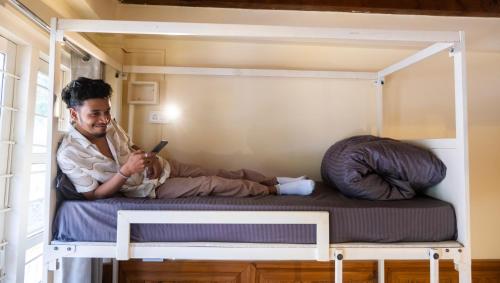 whoopers hostel jibhi