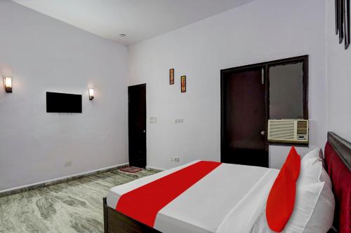 Hotel O Rest & Zone Hotel,B-87, Near Kaushlya World School, Pi 2, Bironda, Pi I & Ii, Greater Noida,3 star