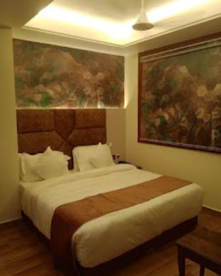 hotel the park view prayagraj