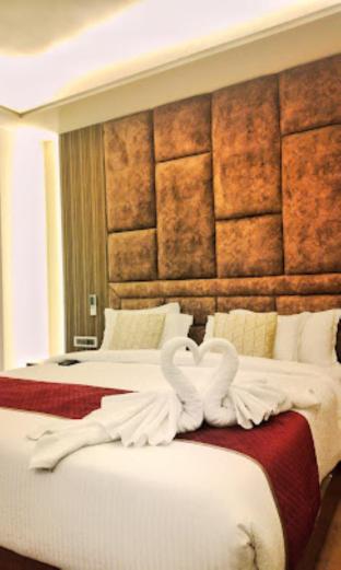 hotel the park view prayagraj