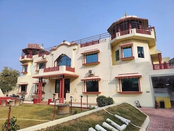 the quila camps and resort