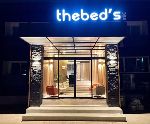the beds 304