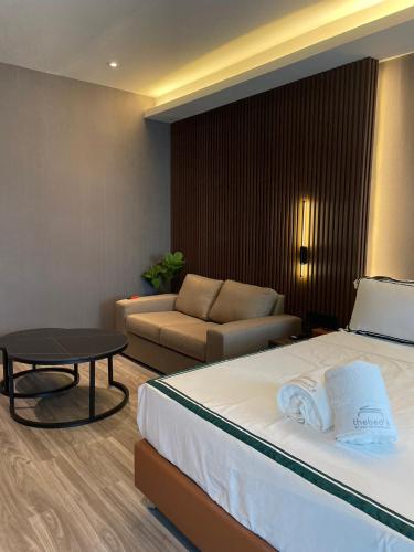 The Bed's 304,,4 star