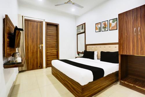 Hotel O Tr,01 Ghee Mandi Chowk, Golden Temple Road,3 star