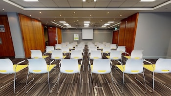 holiday inn milton keynes central by ihg