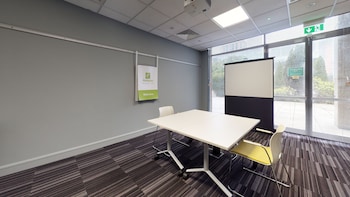 holiday inn milton keynes central by ihg