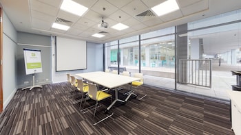 holiday inn milton keynes central by ihg