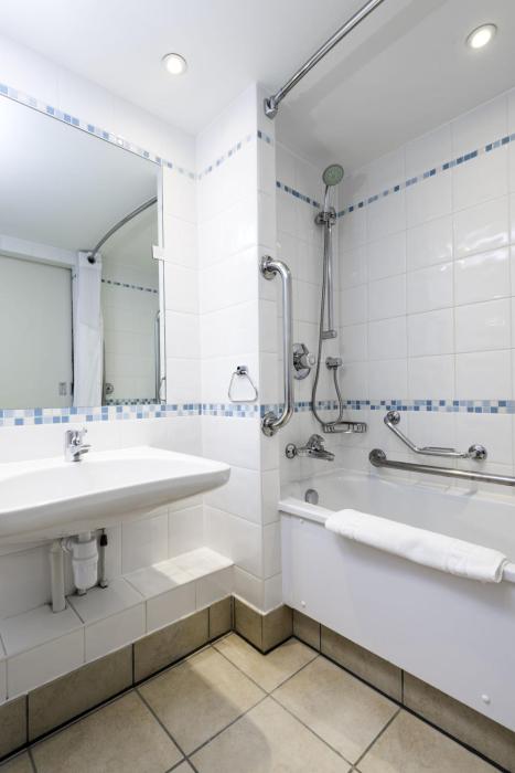holiday inn milton keynes central by ihg
