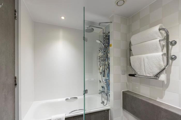 holiday inn milton keynes central by ihg