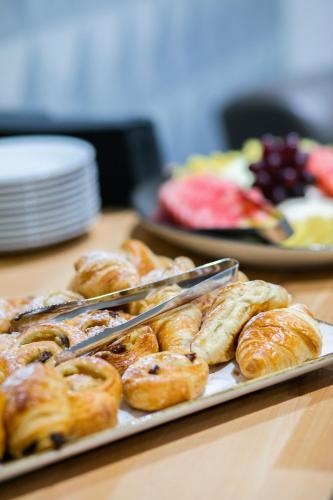 holiday inn milton keynes central by ihg
