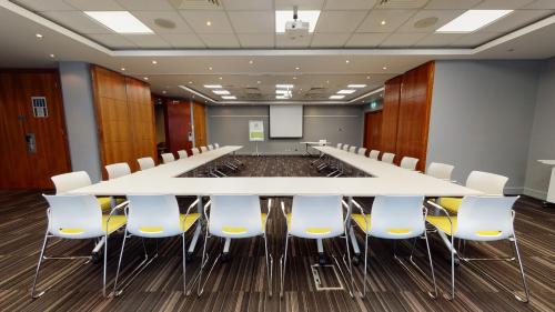 holiday inn milton keynes central by ihg