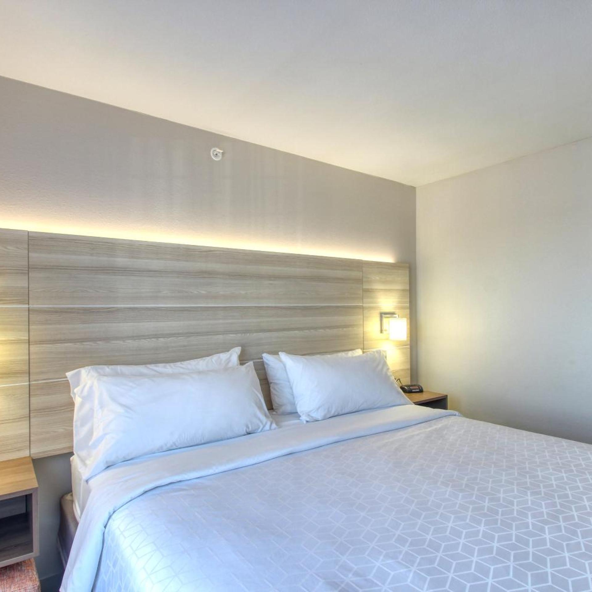 holiday inn express hotel and suites milwaukee airport by ihg