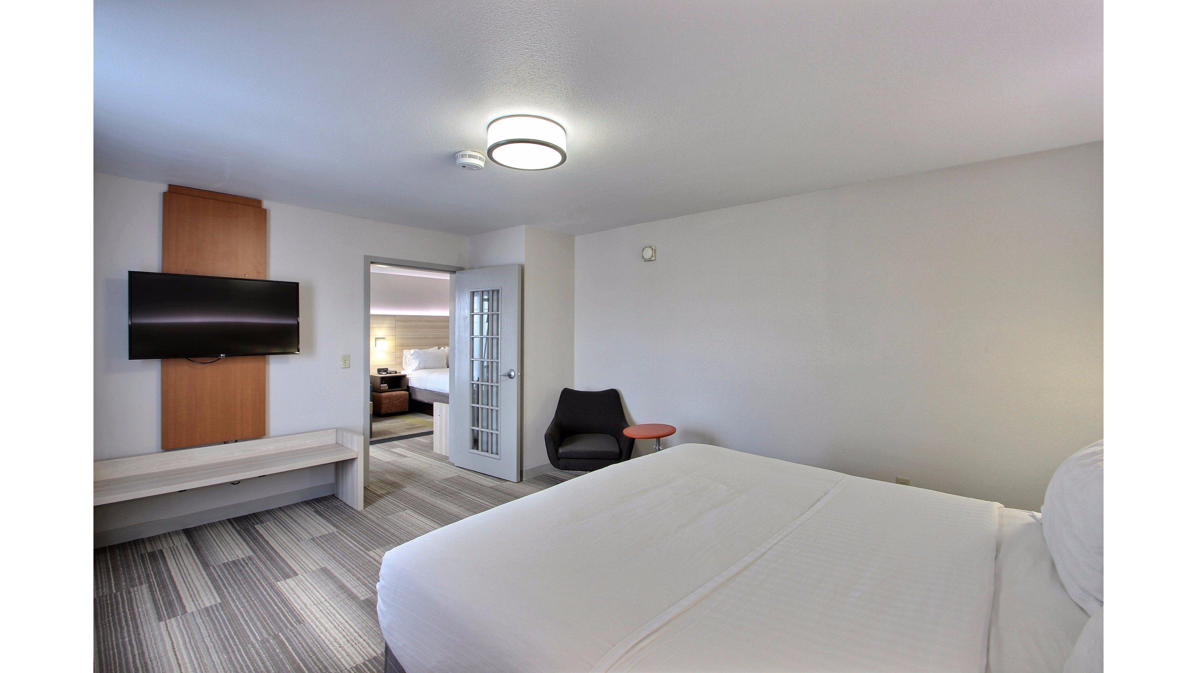 holiday inn express hotel and suites milwaukee airport by ihg