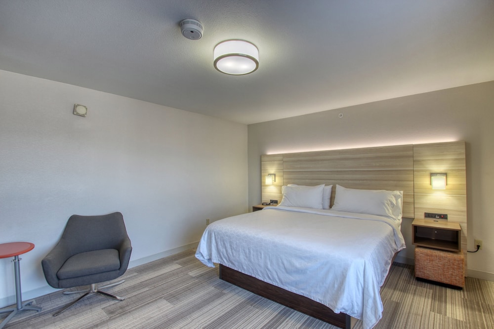 holiday inn express hotel and suites milwaukee airport by ihg
