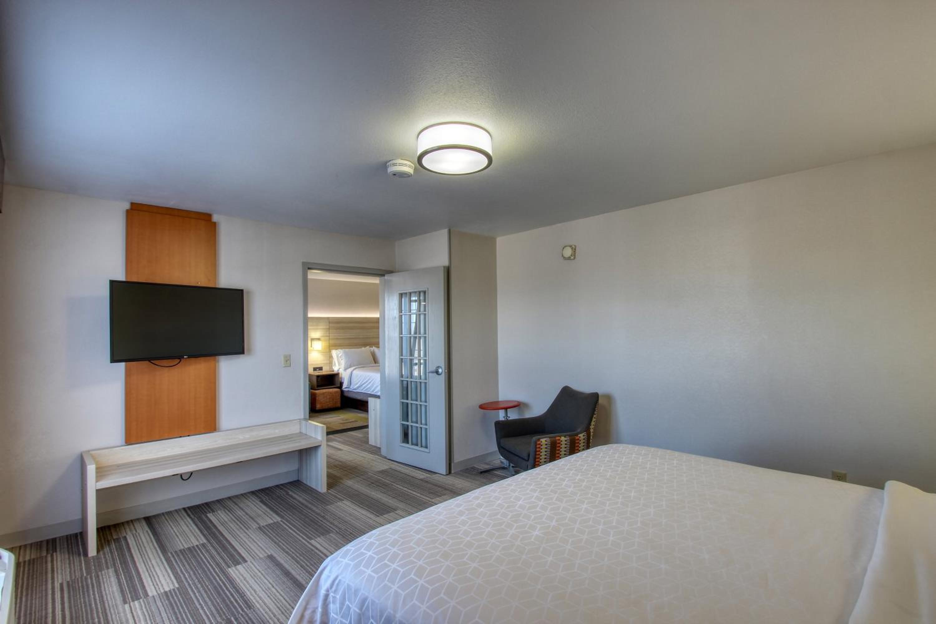 holiday inn express hotel and suites milwaukee airport by ihg