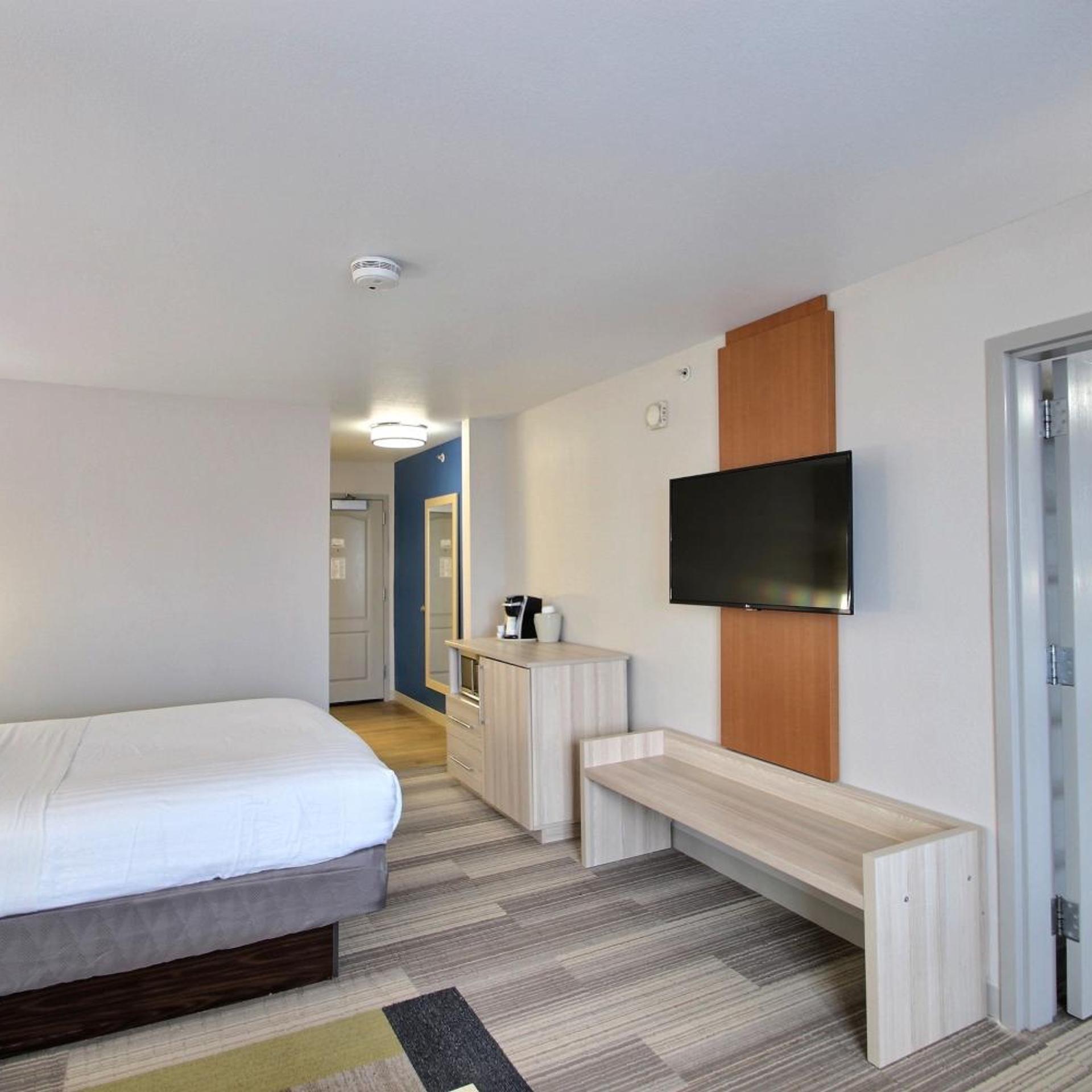 holiday inn express hotel and suites milwaukee airport by ihg