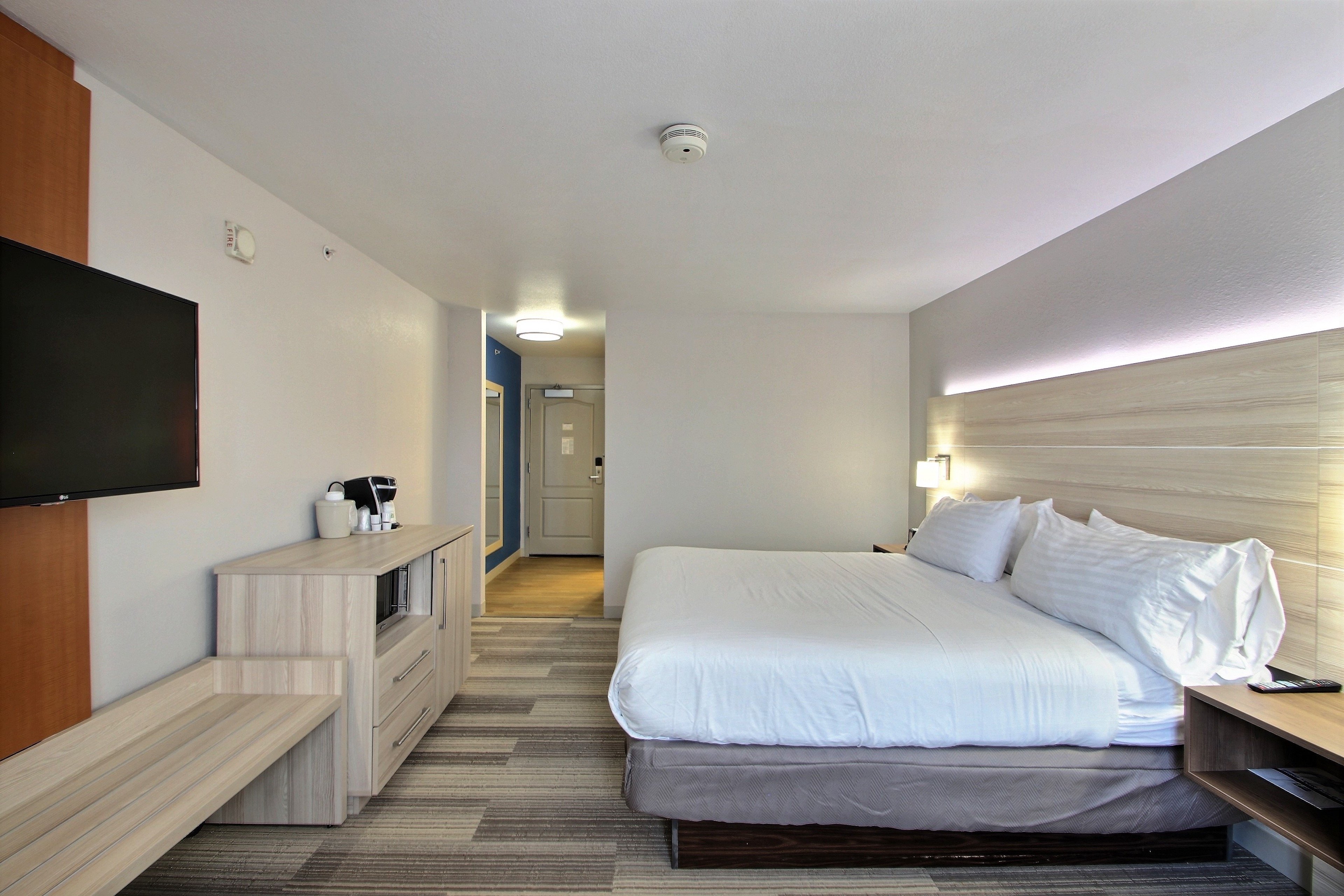 holiday inn express hotel and suites milwaukee airport by ihg