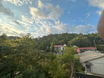 Timber Ridge Lodge - Walking Distance From Downtown Gatlinburg,315 East Pkwy,3 star