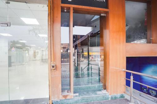 super townhouse selaqui chakrata road