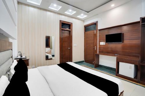 Super Townhouse Selaqui Chakrata Road,,4 star