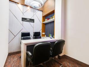 super townhouse royal inn