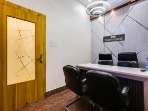 super townhouse royal inn