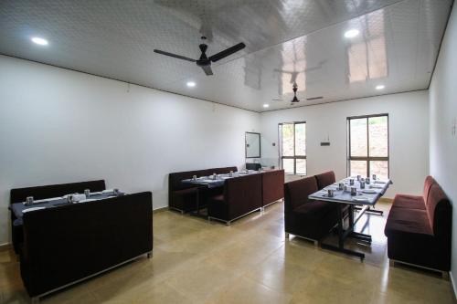 hotel ekant tourist resort