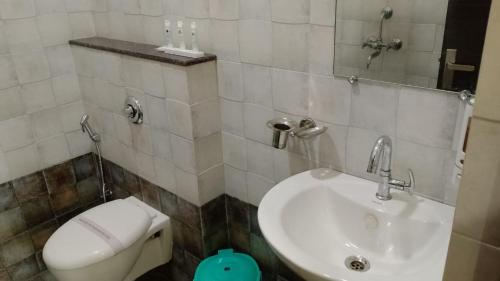hotel govindam elite