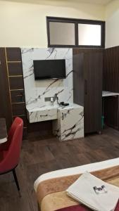 hotel govindam elite