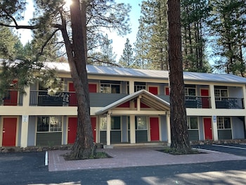 Crater Lake Gateway - Highway 140,,2 star