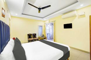 hotel o padmavathi puram near railway station