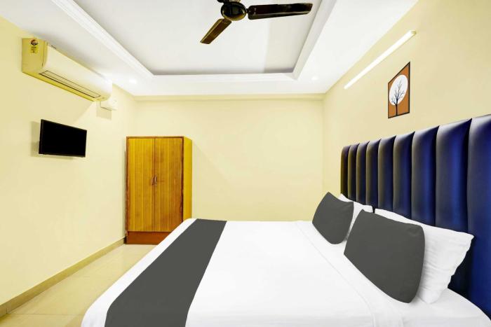 super hotel o padmavathi puram near railway station