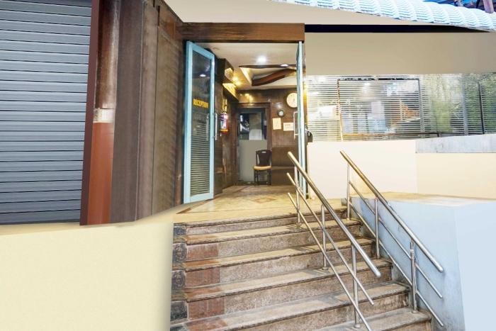 super hotel o padmavathi puram near railway station