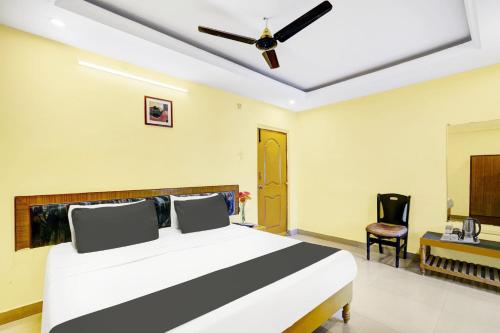 super hotel o padmavathi puram near railway station