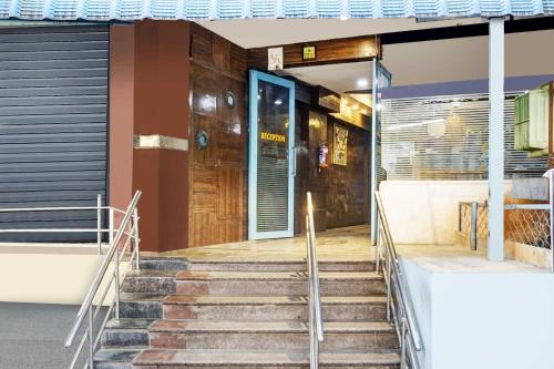 super hotel o padmavathi puram near railway station