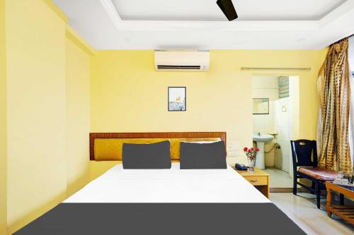 super hotel o padmavathi puram near railway station