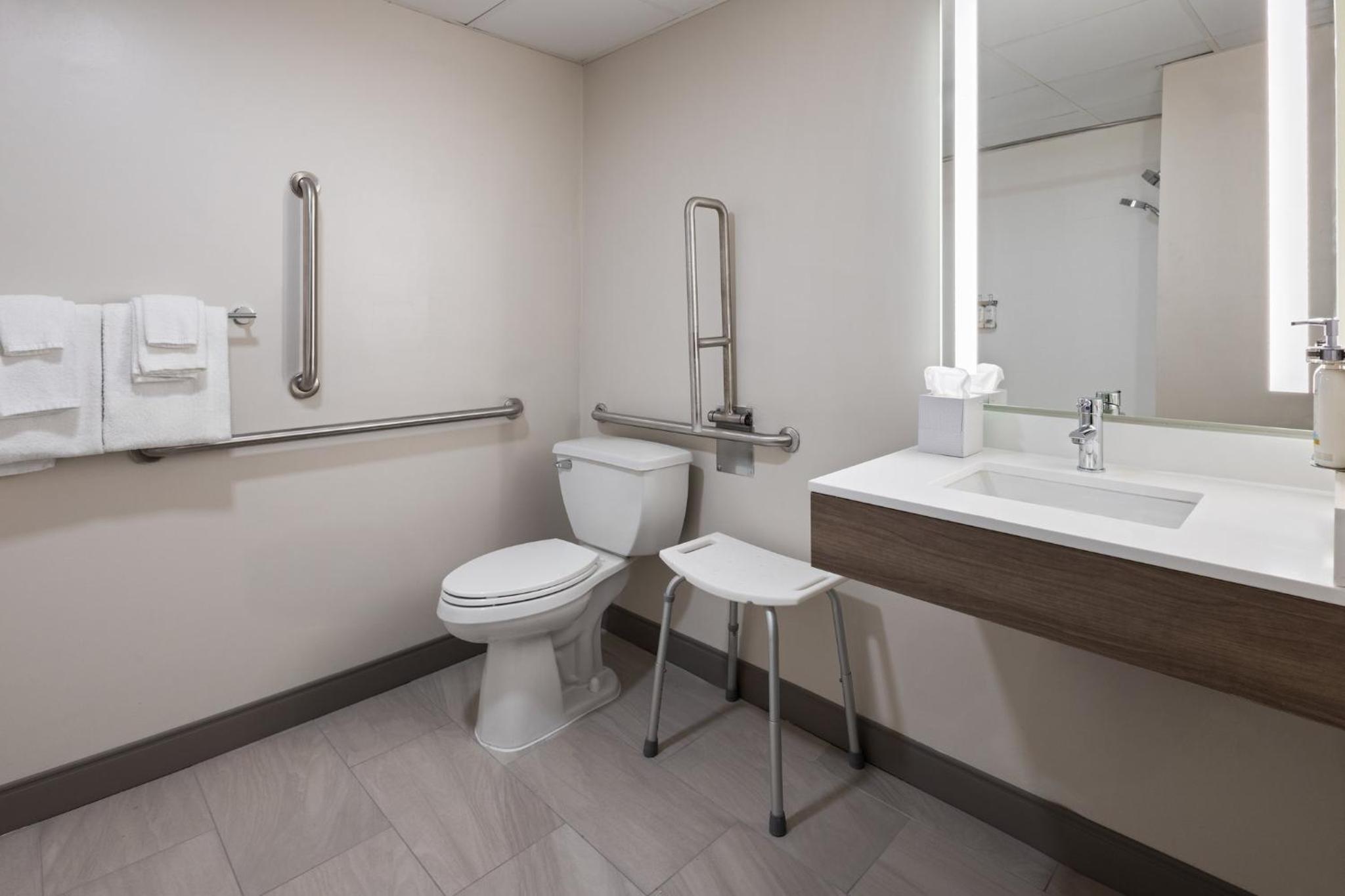 holiday inn express and suites meriden by ihg