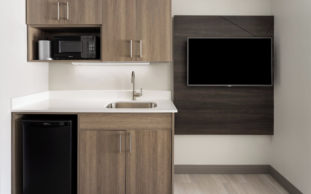 holiday inn express and suites meriden by ihg
