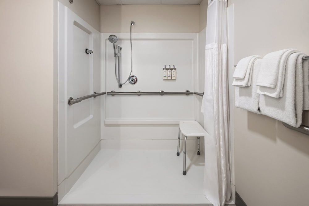 holiday inn express and suites meriden by ihg