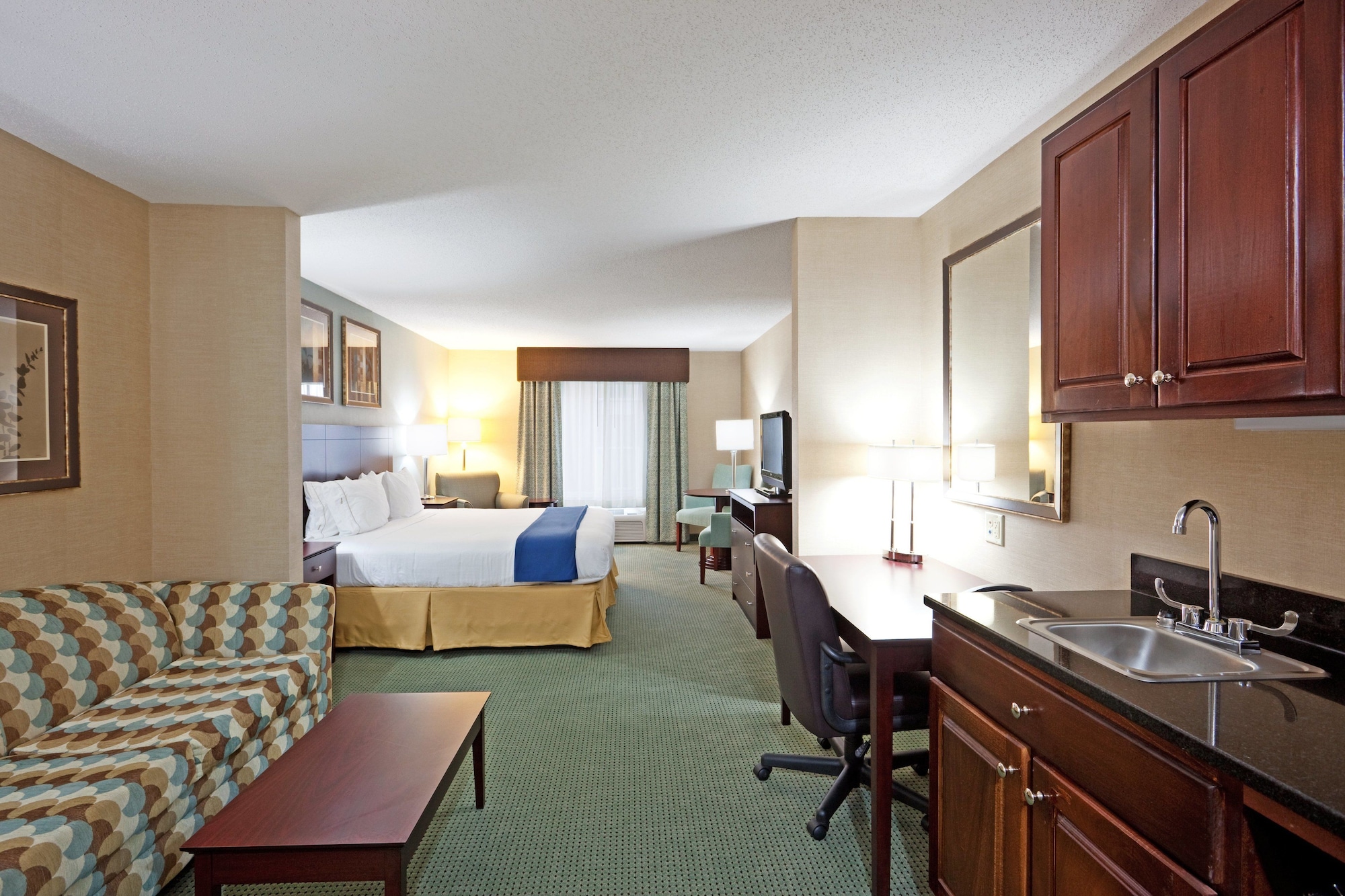 holiday inn express and suites meriden by ihg