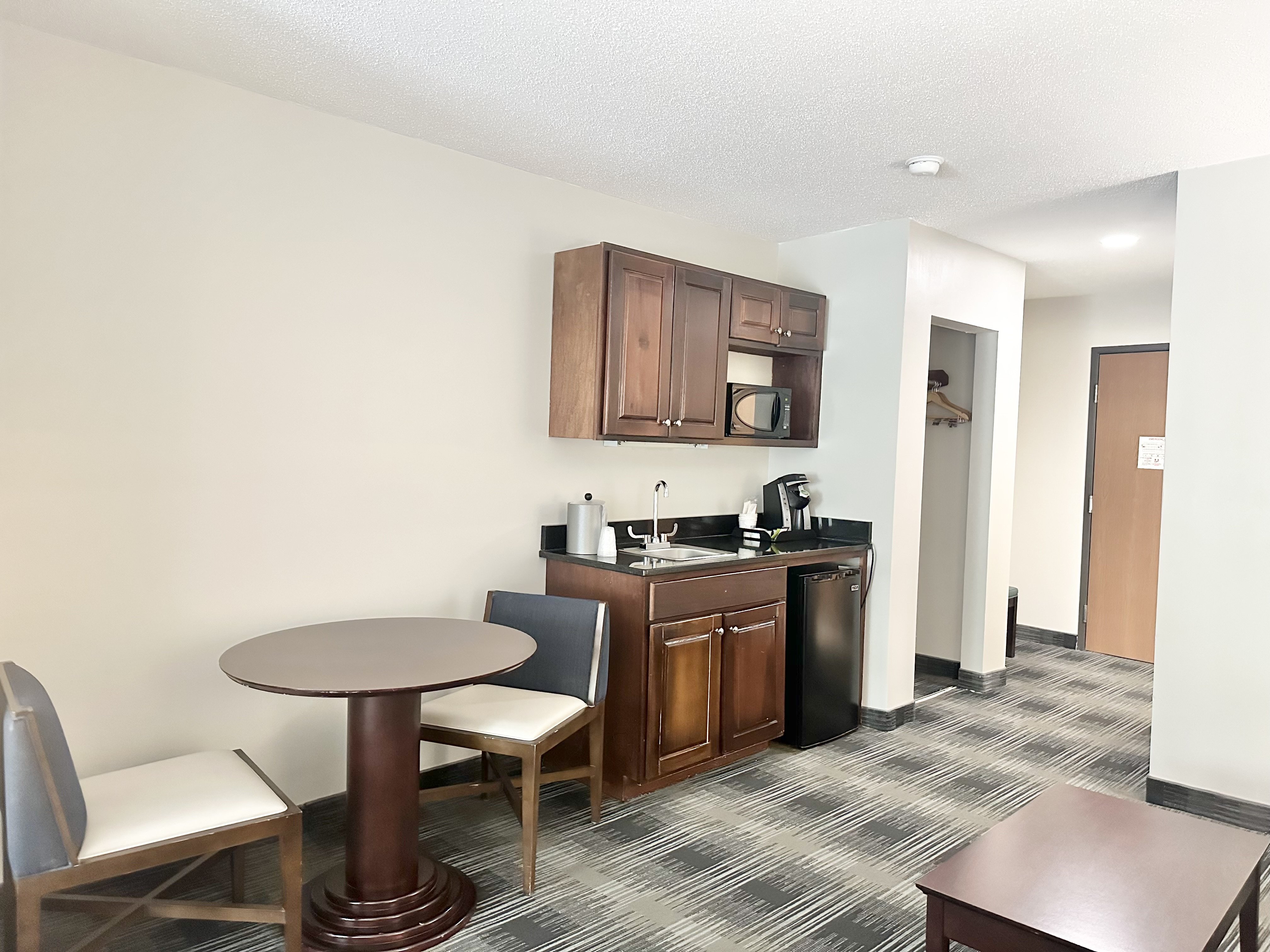 holiday inn express and suites meriden by ihg