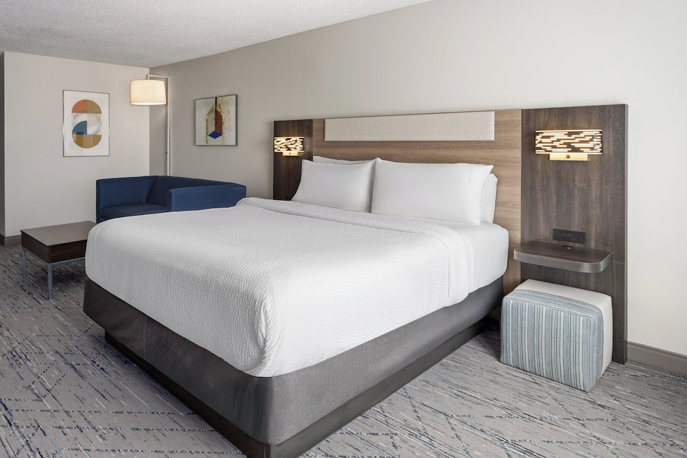 holiday inn express and suites meriden by ihg