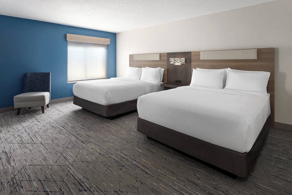 holiday inn express and suites meriden by ihg