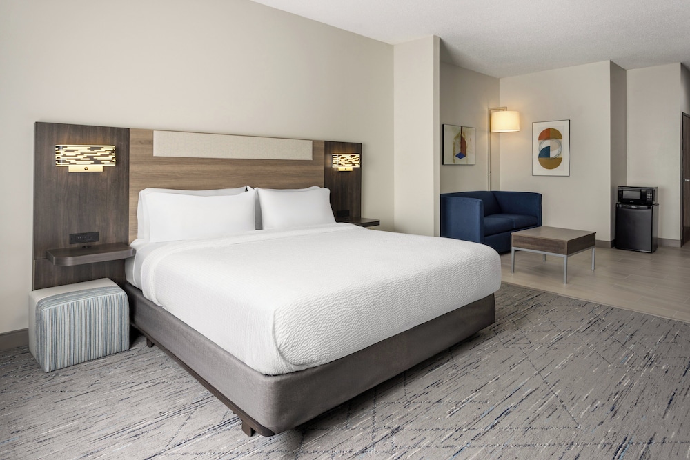 holiday inn express and suites meriden by ihg