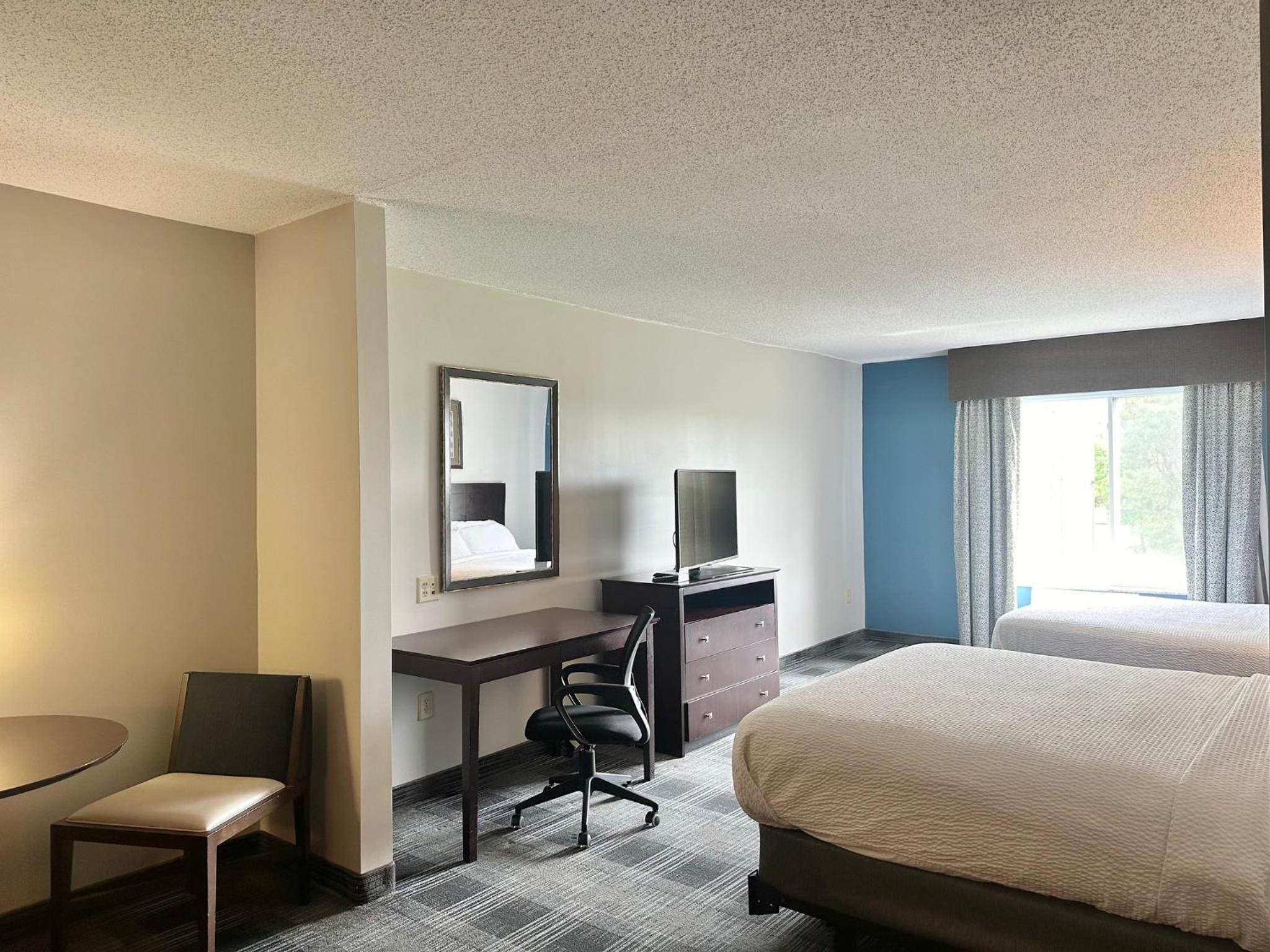 holiday inn express and suites meriden by ihg