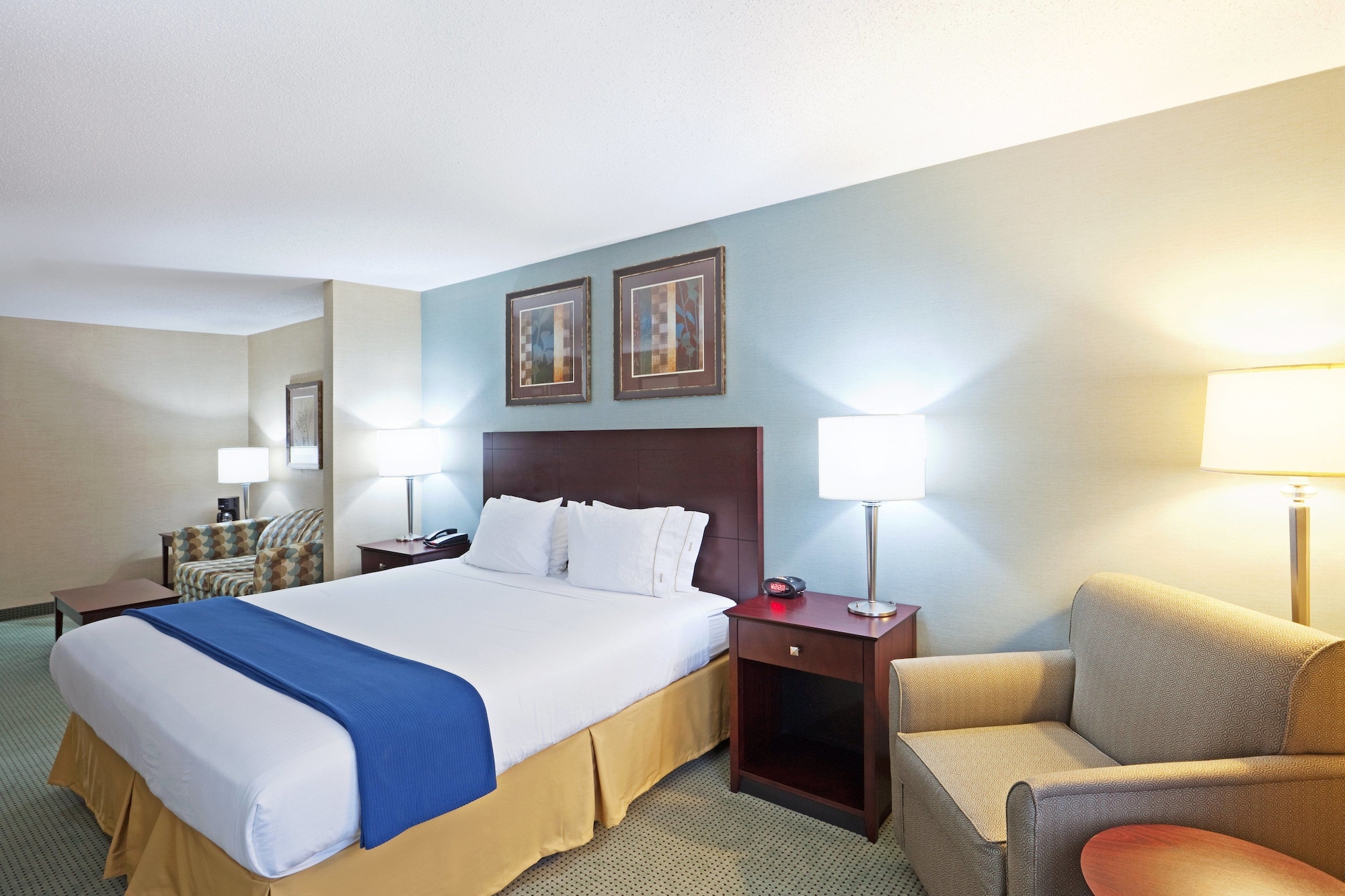 holiday inn express and suites meriden by ihg