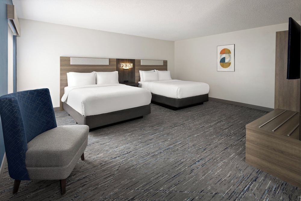 holiday inn express and suites meriden by ihg