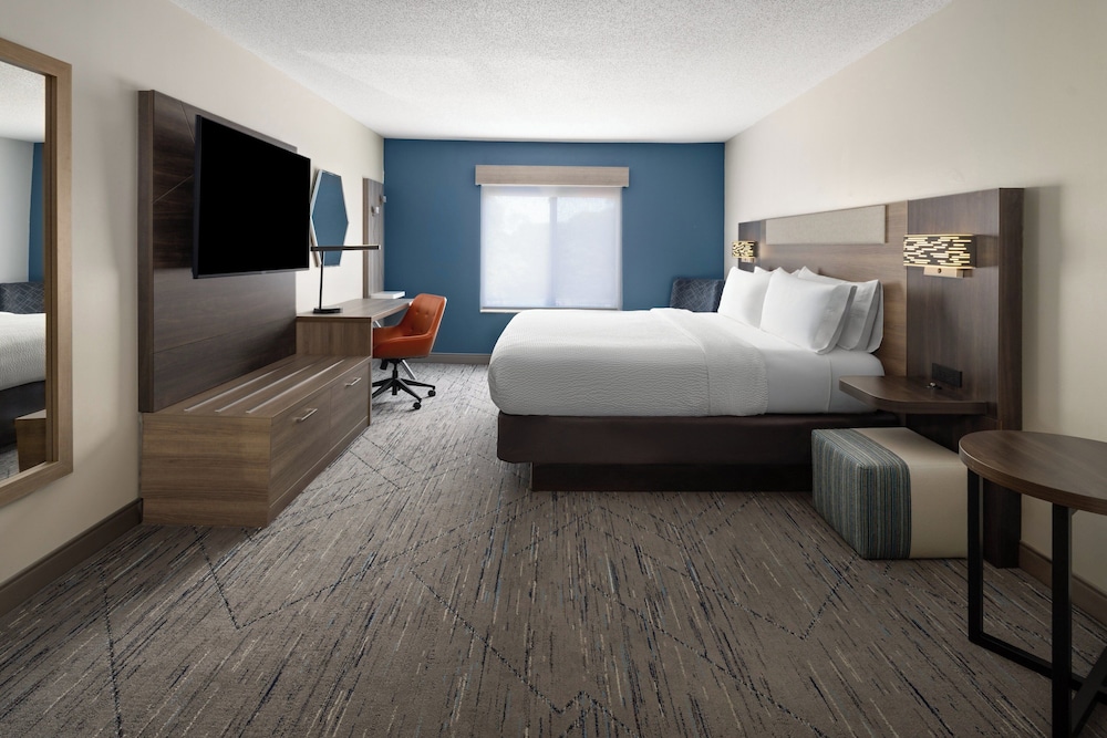 holiday inn express and suites meriden by ihg