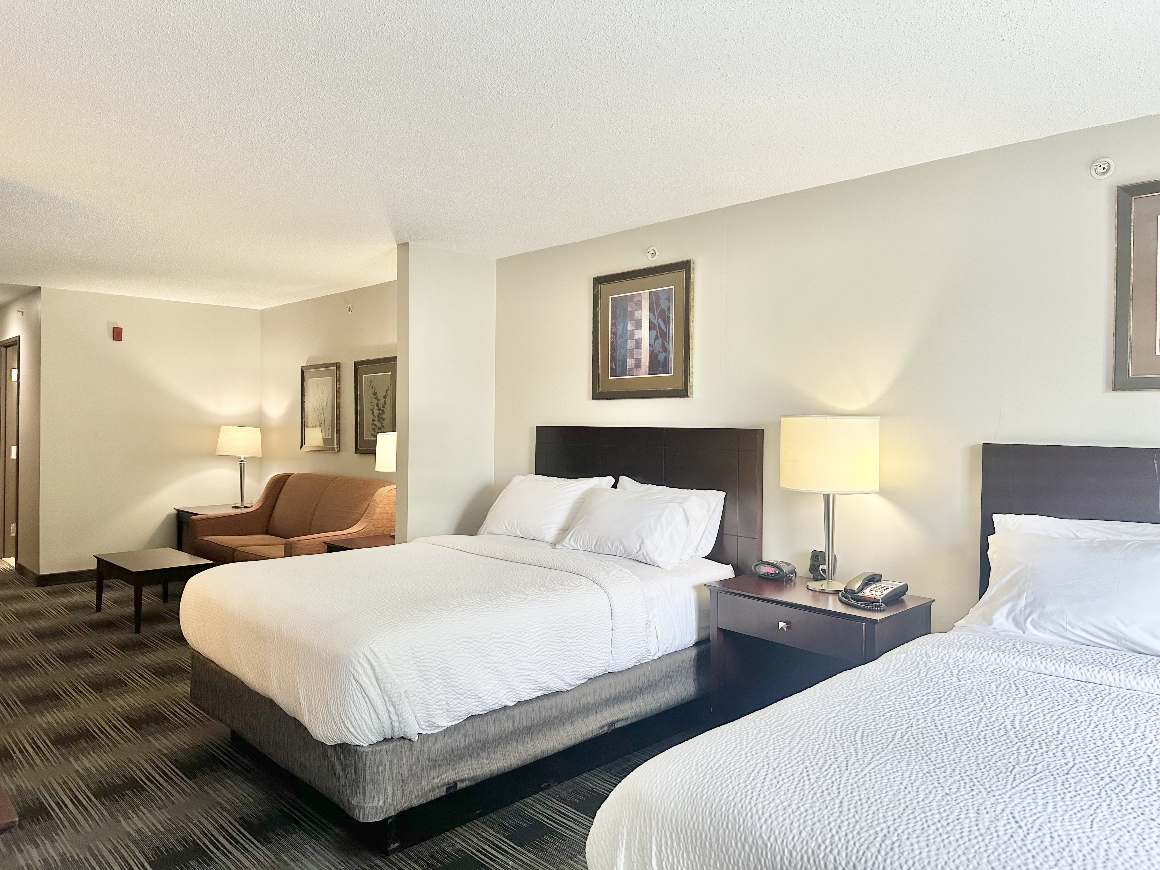 holiday inn express and suites meriden by ihg